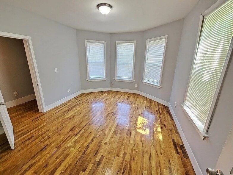 Building Photo - 39 Pinckney St