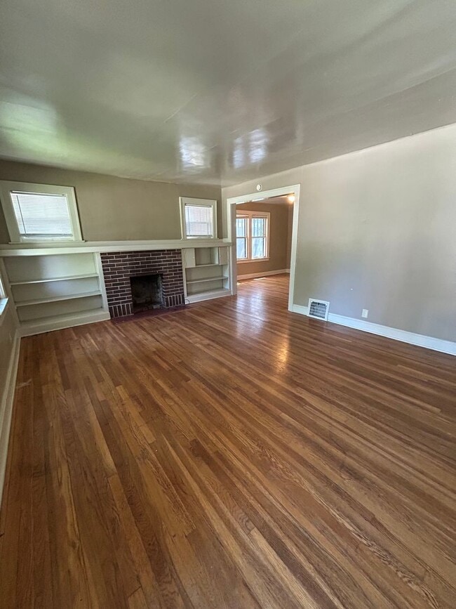 Primary Photo - COMING SOON! 2 Bed 1 Bath Home! $13575.00