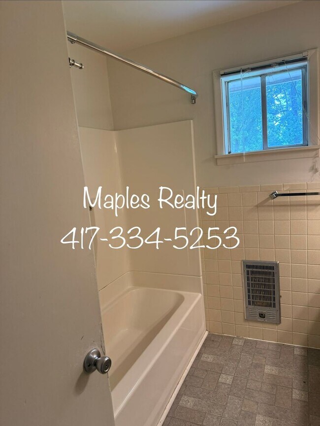Building Photo - 2 bed / 1 bath apartment, Kirbyville MO