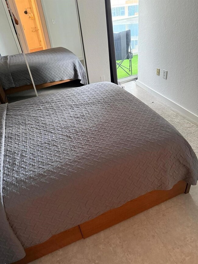 Building Photo - 3140 S Ocean Dr