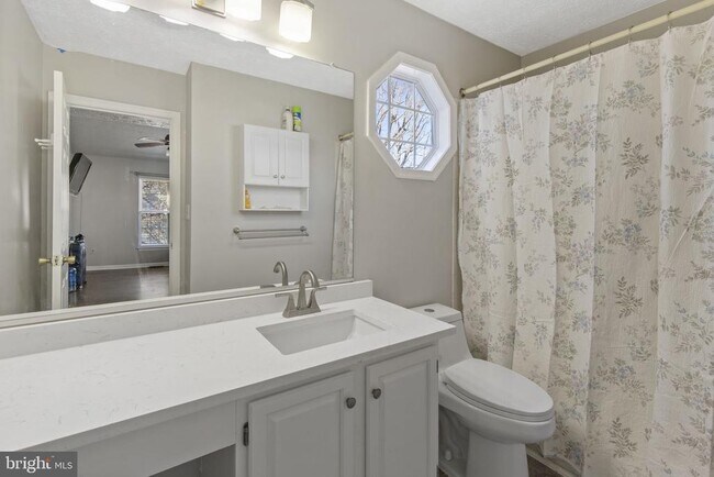 Building Photo - 3184 Ebbtide Dr