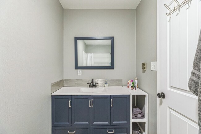Building Photo - 4219 Landon Ln