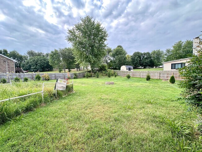 Building Photo - Stunning Single-Family Home with Plenty of...