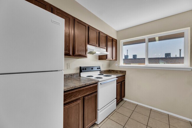 Building Photo - 3300 Hayes Ave