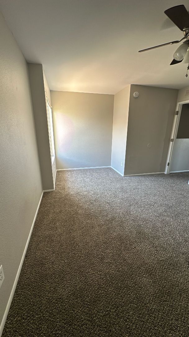 Building Photo - Updated 2 Bed/1 Bath Condo at 43rd Ave & I...