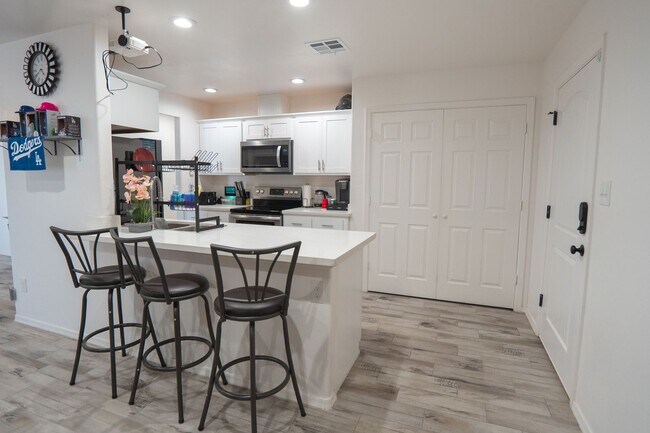 Building Photo - Prime Location Living: 3-Bedroom Gem Near Sam's Club & Yuma Palm Mall