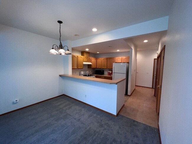 Building Photo - Spacious 2 bedroom 2.5 Bath Townhome in Auburn