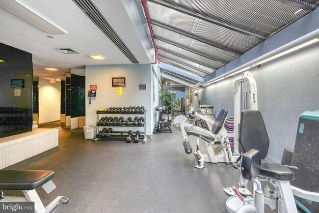 Building Photo - 1530 Key Blvd