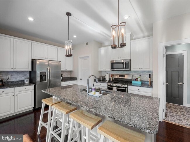 Building Photo - 124 Emperor Dr