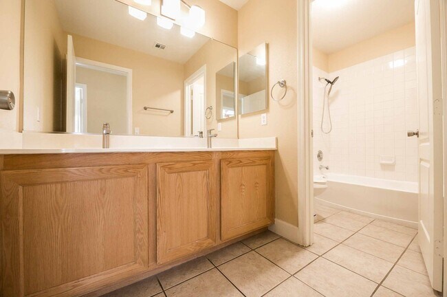 Building Photo - Stunning 5 bed home in Summerlin.