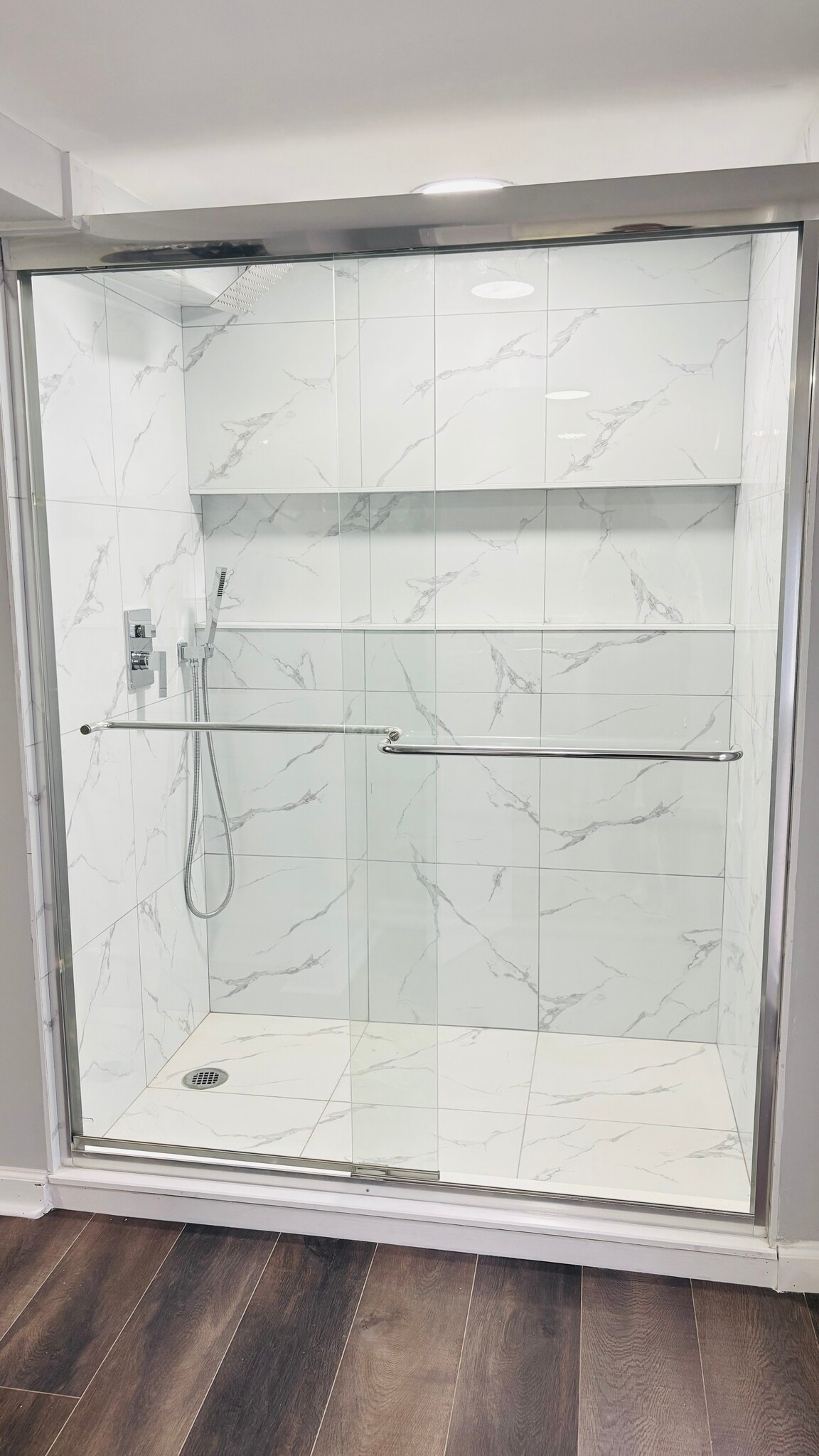 SHOWER - 57 Bridge St