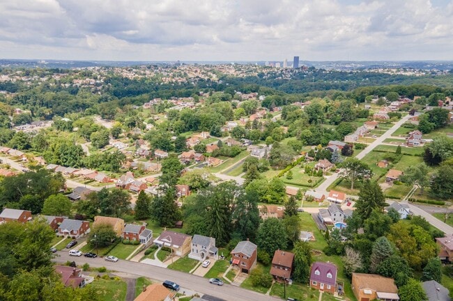 Building Photo - READY FOR MOVE IN! FANTASTIC 3-bedroom loc...