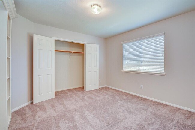 Building Photo - 25915 Drybrook Rd