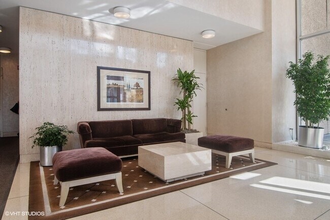 Building Photo - 70 W Burton Pl