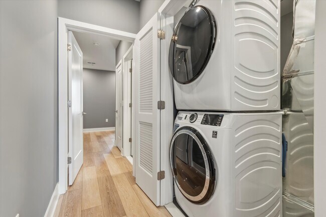 Building Photo - 1615 Poplar St