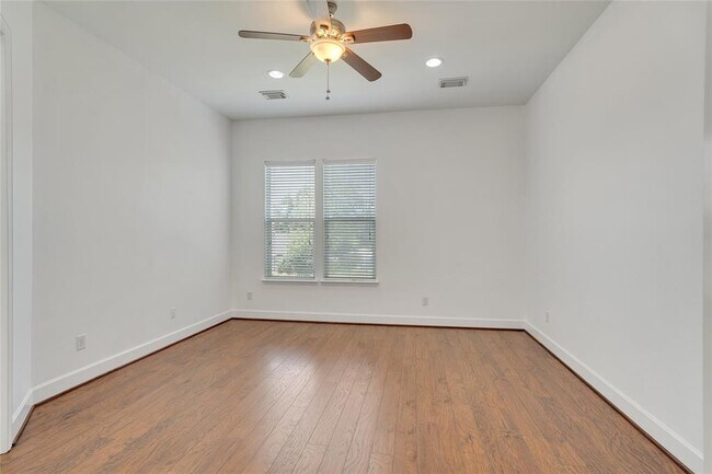 Building Photo - 2707 Hardy St