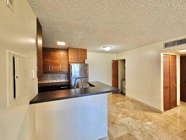 Building Photo - 851 Lyons Rd