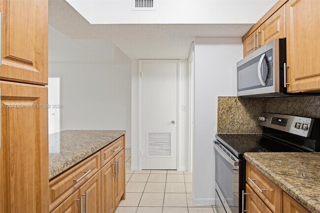 Building Photo - 810 SW 129th Pl