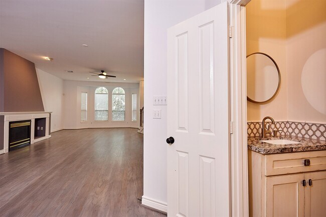 Building Photo - 110 Detering St