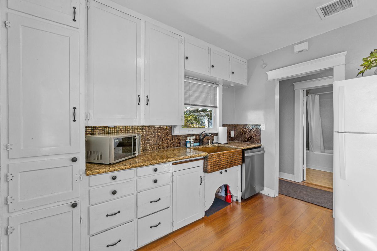 Building Photo - 2452 Union St