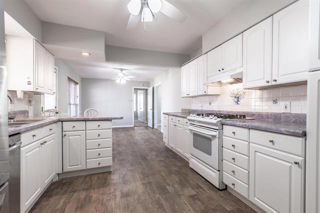 Building Photo - 12118 Brisbane Ave