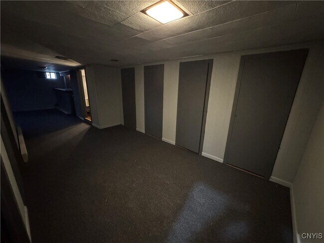 Building Photo - 900 Drexler St