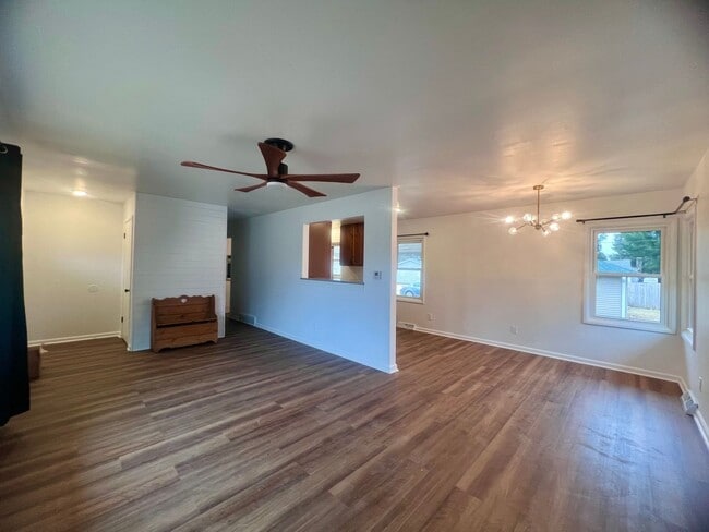 Building Photo - 3 Bedroom Home for Rent in Clinton, IA