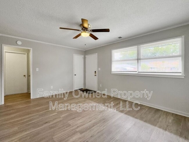 Building Photo - 5805 Chaucer Dr