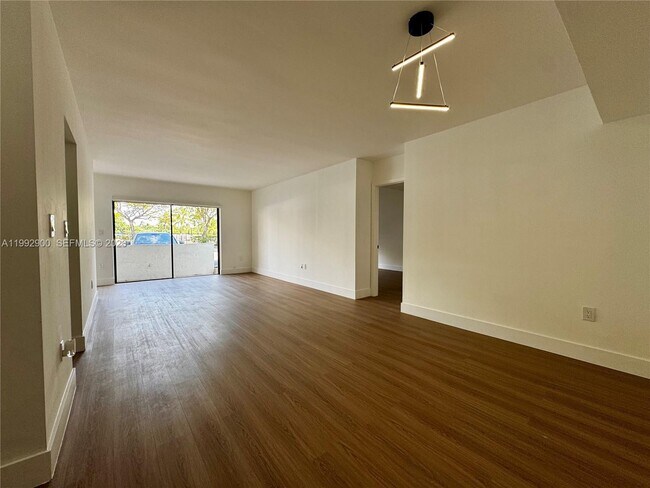 Building Photo - 5900 SW 127th Ave