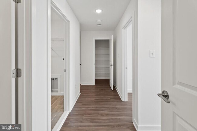 Building Photo - 714 Iron Frg Rd