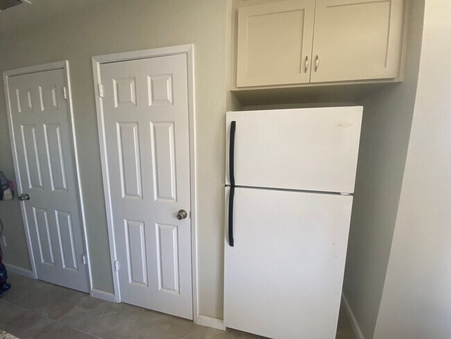 Building Photo - 450 S.19th Avenue