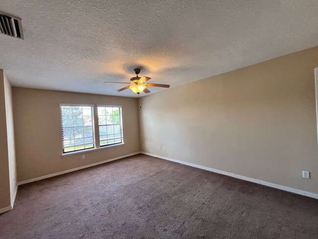 Building Photo - **COMING SOON** - 3/2 Townhome in Riversid...