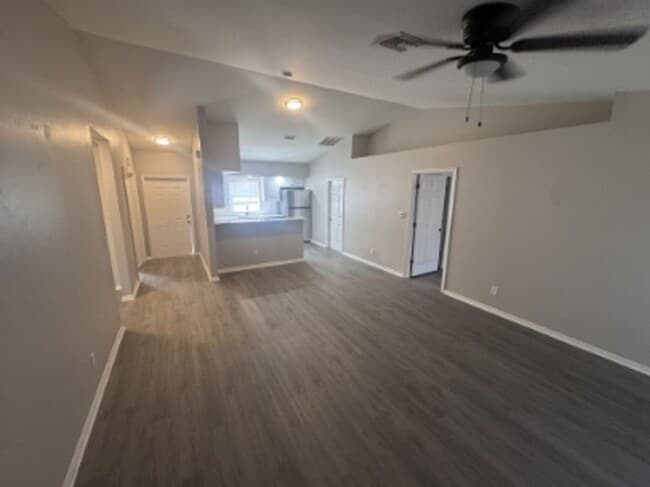 Building Photo - 2412 Vernon Ave S