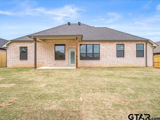 Building Photo - 19139 Seneca Dr