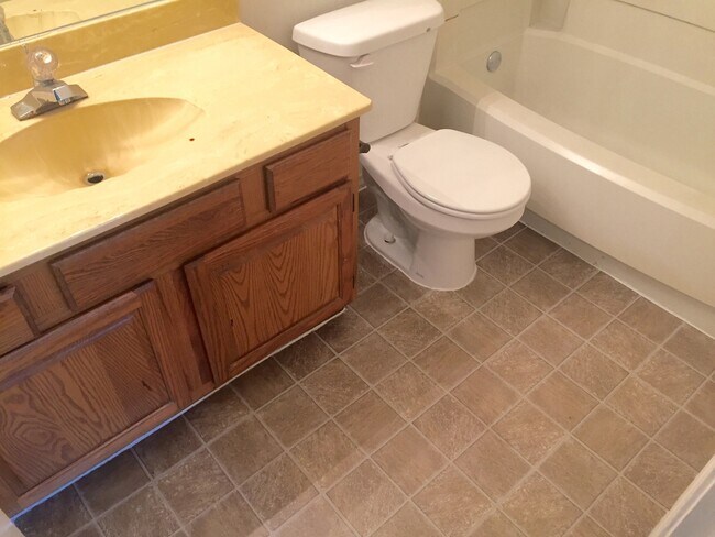 Building Photo - 3-2 DUPLEX! AVAILABLE NOW