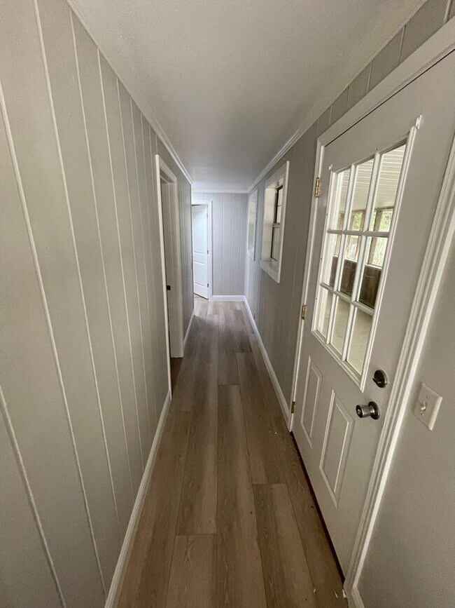 Building Photo - 133 3rd St