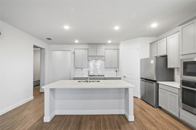 Building Photo - 3121 Sunnyside Dr