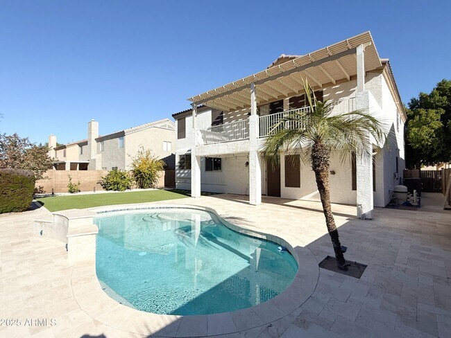 Building Photo - 1432 S Apache Dr