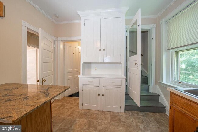 Building Photo - 211 Pennswood Rd