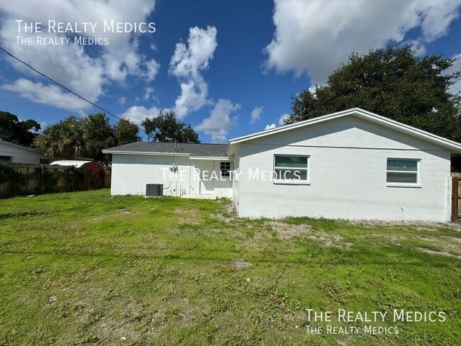 Building Photo - 1718 Palmer Ln