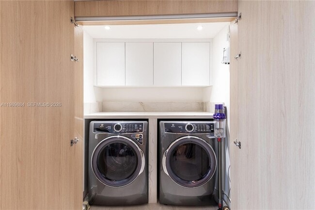 Building Photo - 1800 Sunset Harbour Dr