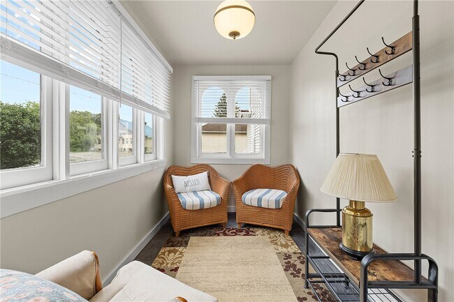 Building Photo - 42 Lake St