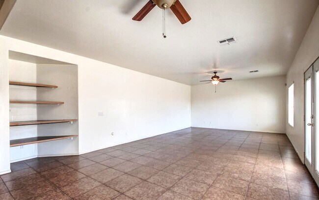 Building Photo - 1613 S 105th Dr