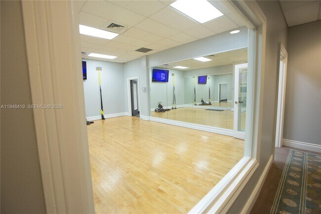 Building Photo - 2501 S Ocean Dr