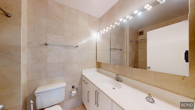 Building Photo - 247 W 87th St
