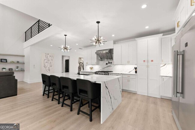 Building Photo - 151 S Pointe Dr