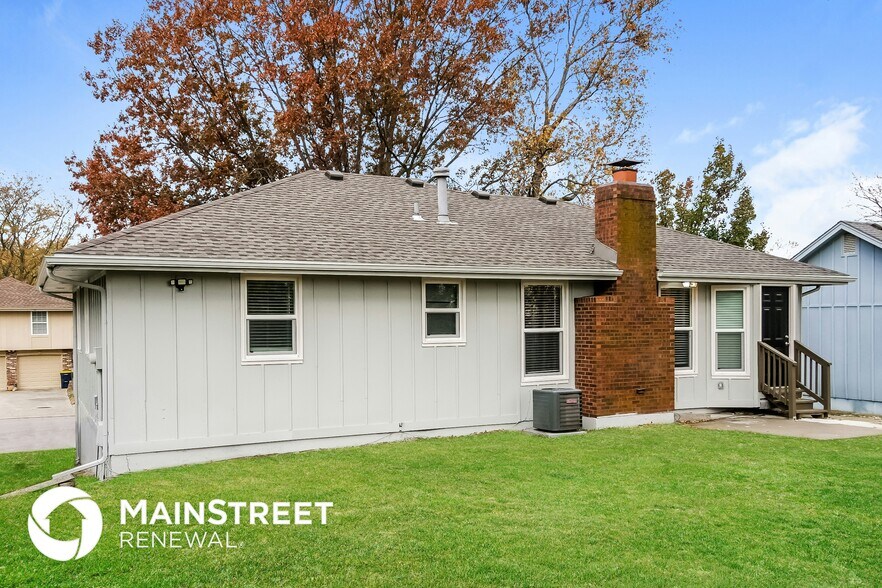 Building Photo - 8523 N Rhode Ave