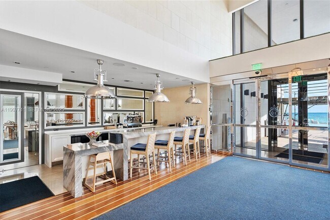 Building Photo - 17475 Collins Ave