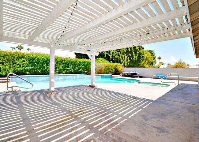 Building Photo - "Charming Oasis: 3-Bedroom Cathedral City Retreat with Pool, Fireplace, and Granite Kitchen!"