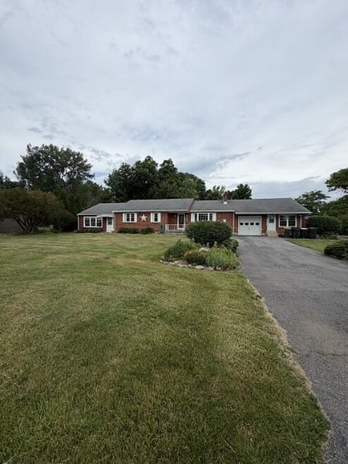 Building Photo - 5391 Chapmans Rd